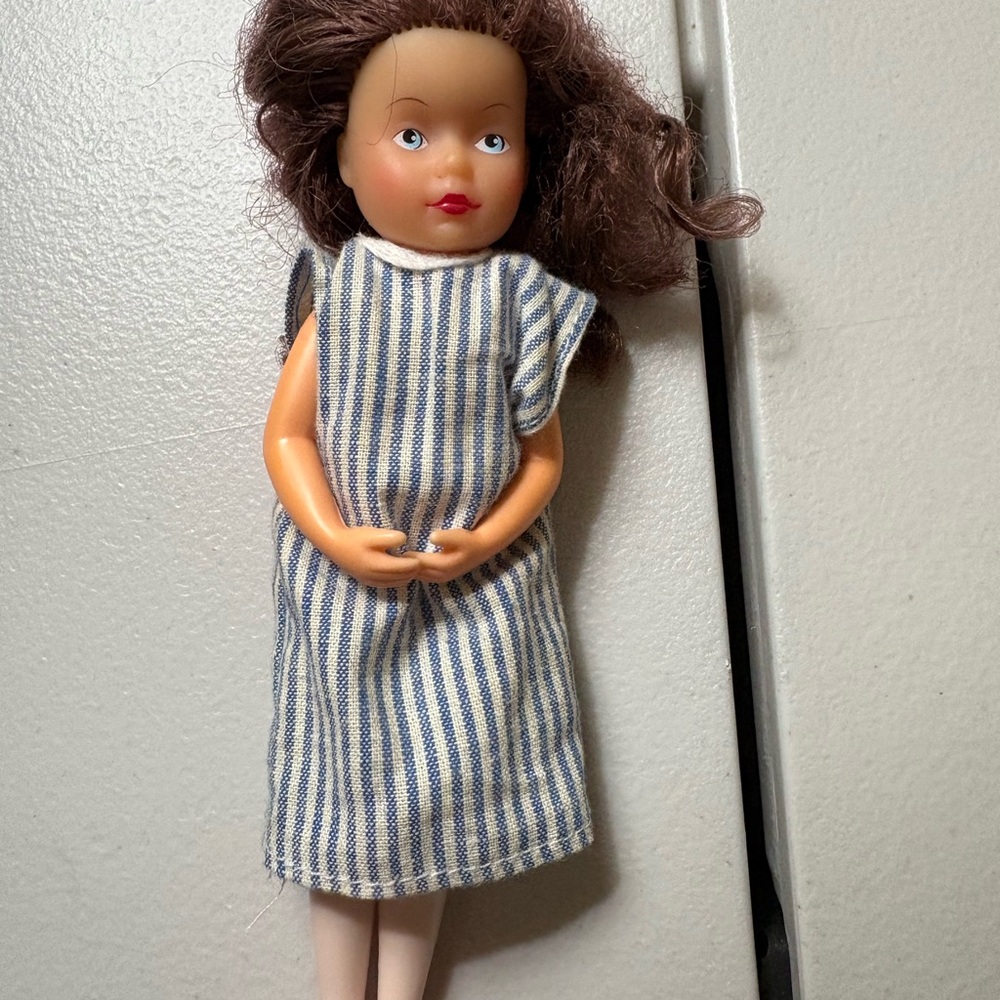 Retired American girl doll molly’s Christmas surprise - Picture 5 of 10